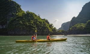 Daily cruise exploring the beauty of Halong Bay with Cong Cruises